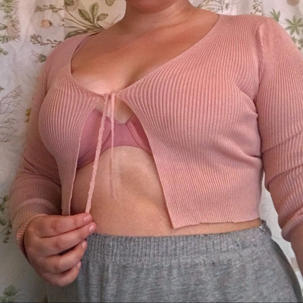 pastel pink trendy front tie crop top!!